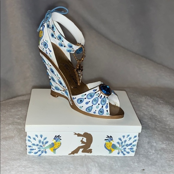 Other - Elvis ShoeCollectible“Lucky Lady”Inspired Peacocks